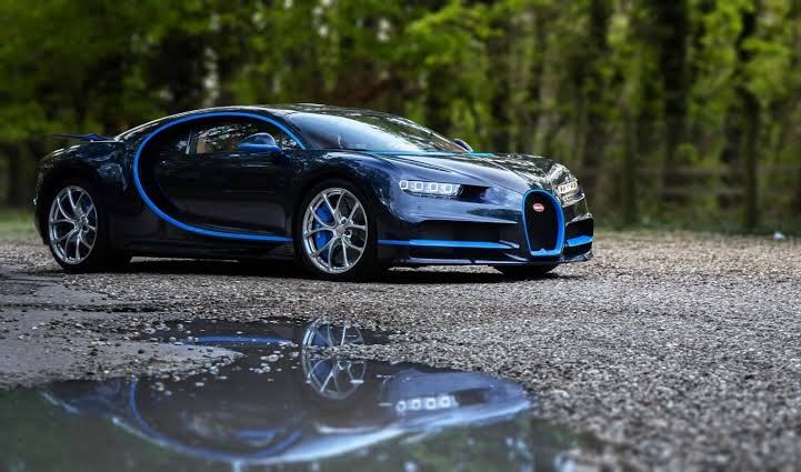 Bugatti Chiron noma Rīgā